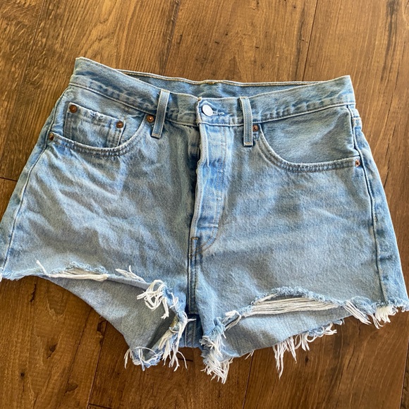 Levi 501 Shorts - Picture 1 of 3